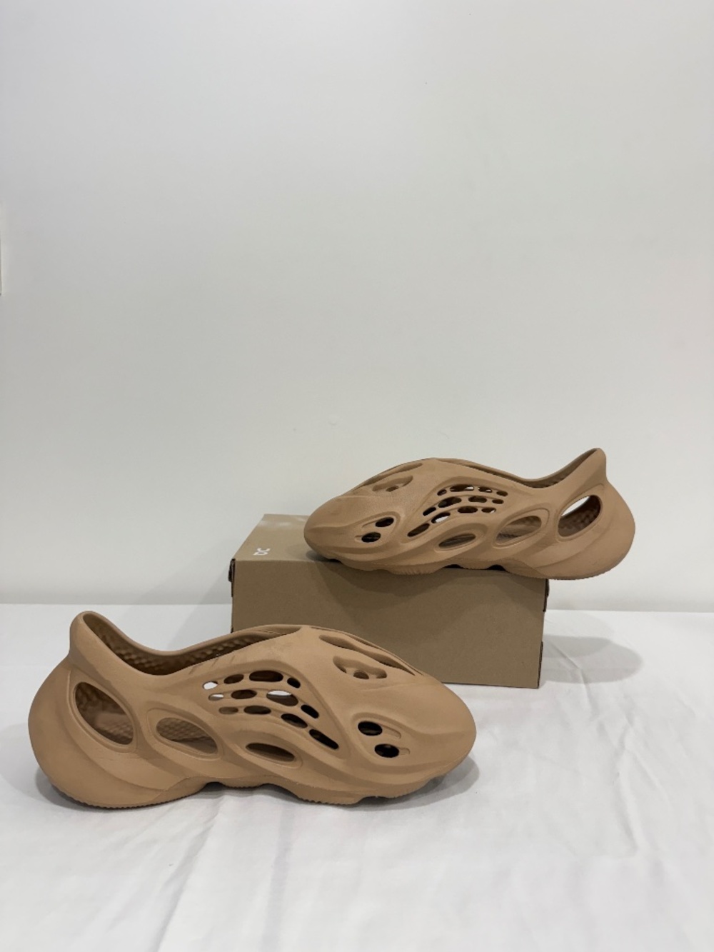 Used W/O Box! Men's Adidas Yeezy Foam RNNR Ochre Tan Slip On Sandals Size 12